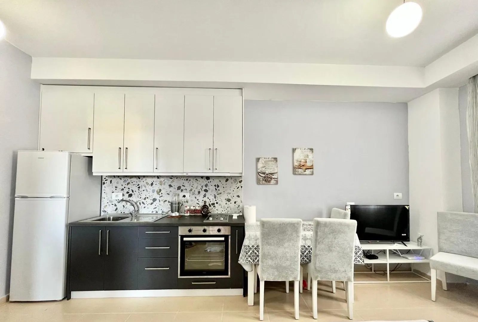 Sea La Vie Apartment Himare